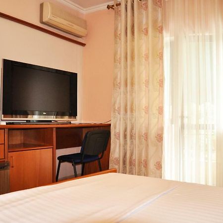 Lugano Hotel Tirana Kültér fotó