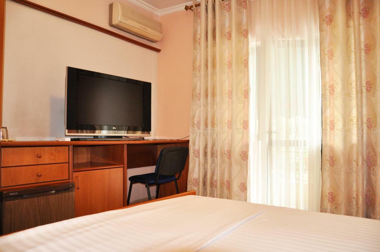 Lugano Hotel Tirana Kültér fotó