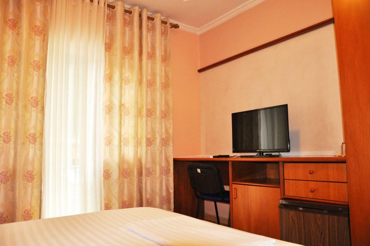 Lugano Hotel Tirana Kültér fotó